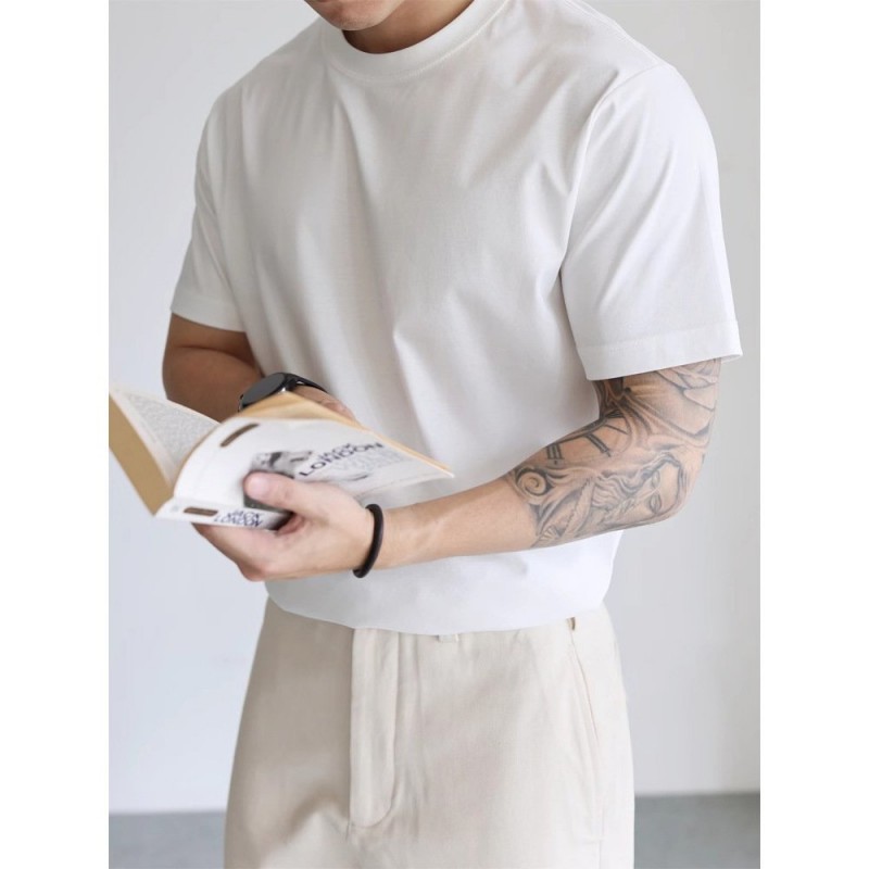 Camiseta Masculina de Manga Curta e Corte Ajustado com Gola Pequena