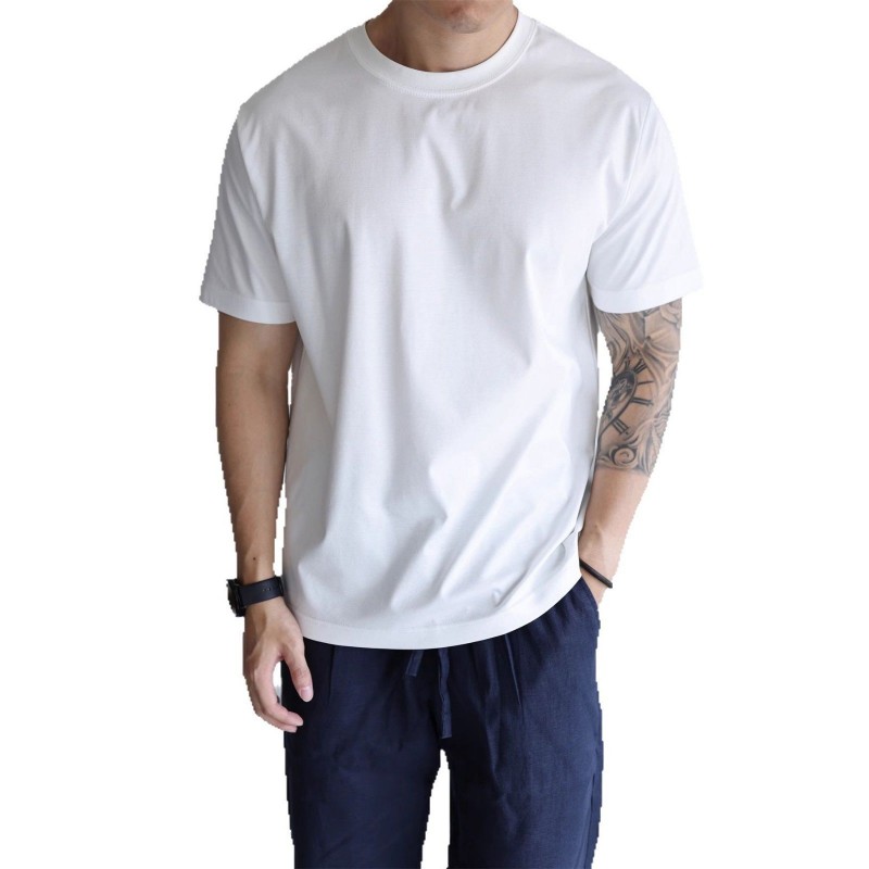 Camiseta Masculina de Manga Curta e Corte Ajustado com Gola Pequena