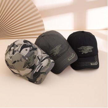Boné Masculino com Bordado de Letras e Recortes, Estilo Militar de Primavera e Outono — Versátil para Ar Livre