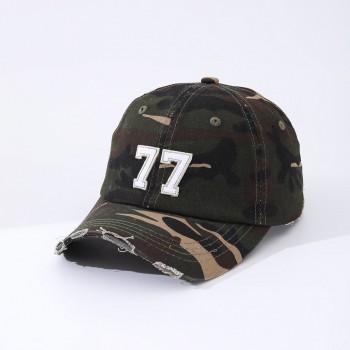 Boné Masculino de Camuflagem Multicolorida com Recortes Bordados e Aba Curva — Proteção Solar, para Passeios de Casal e Dança de Rua