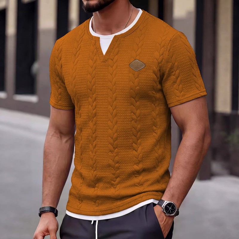 Camiseta Masculina Casual de Manga Curta com Efeito Duas Peças e Corte Ajustado