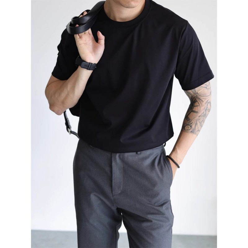 Camiseta Masculina de Manga Curta e Corte Ajustado com Gola Pequena