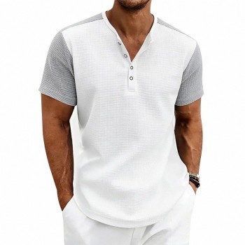 Camiseta Henley Masculina de Manga Curta, Corte Largo e Cores Contrastantes