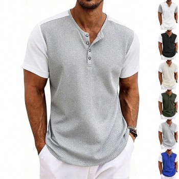 Camiseta Henley Masculina de Manga Curta, Corte Largo e Cores Contrastantes