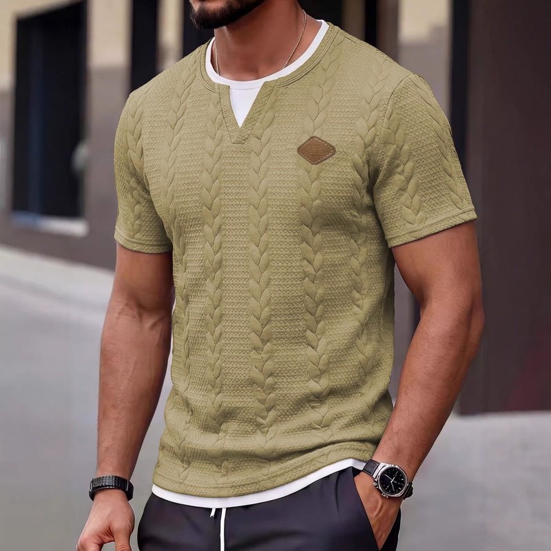 Camiseta Masculina Casual de Manga Curta com Efeito Duas Peças e Corte Ajustado